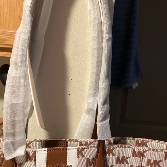 MK “Vincent” Signature Tote Bag W/attach Card Cade - Picture 7 of 8